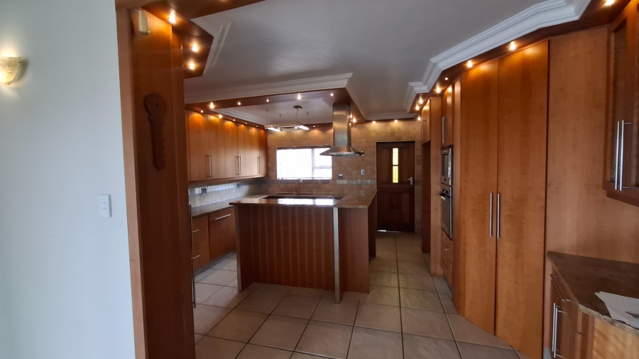 4 Bedroom Property for Sale in Menkenkop Western Cape